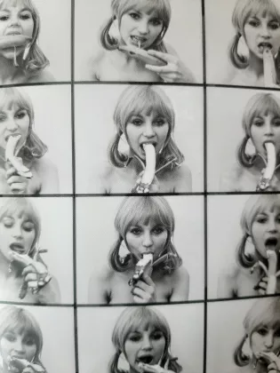 Sztuka konsumpcyjna 1972, fotografia analogowa czarno-biała na piance, 20 fotografii